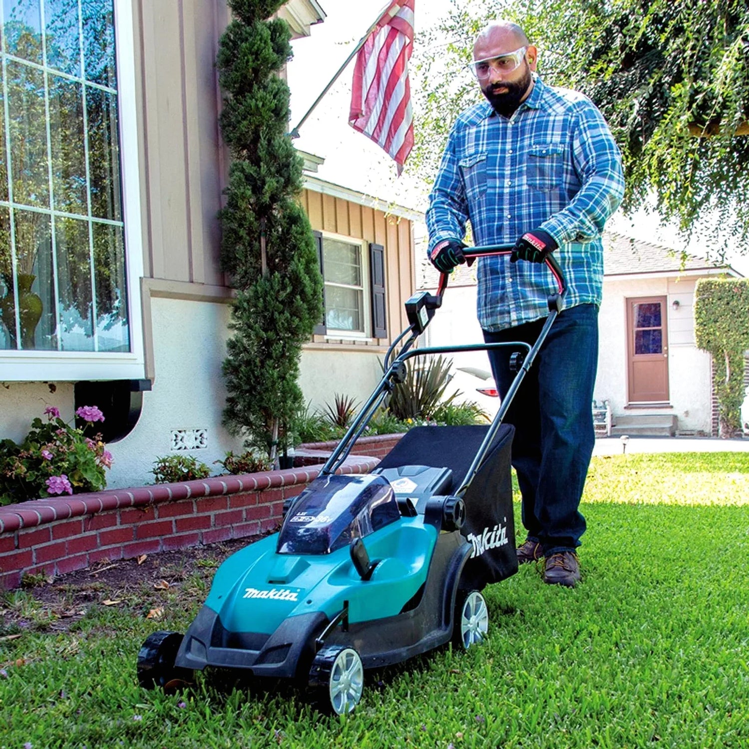 Makita 18V X2 (36V) LXT Cordless 17-Inch Residential Lawn Mower, Tool Only (XML02Z)